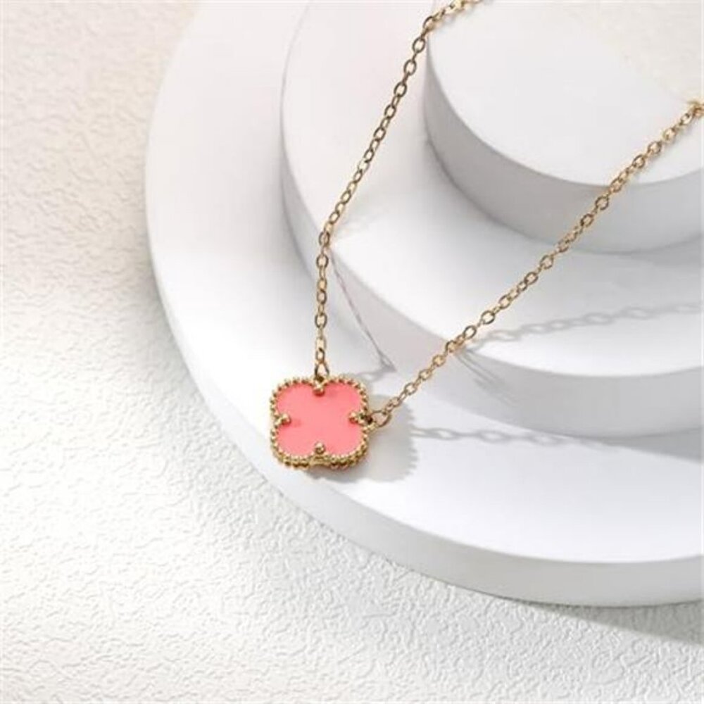 Clover Pendant Necklace for Women 18K Gold Plated Four Leaf Clover Necklaces - Picture 4 of 4